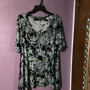 Jones New York Black and Gray Relaxed Short Sleeve Blouse